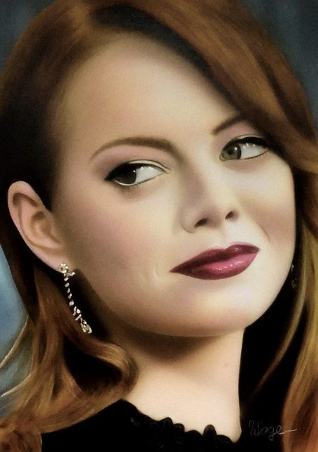 Frau mit roten Haaren und eleganter Garderobe, Blick über die Schulter, farbige Augen und lipstick.